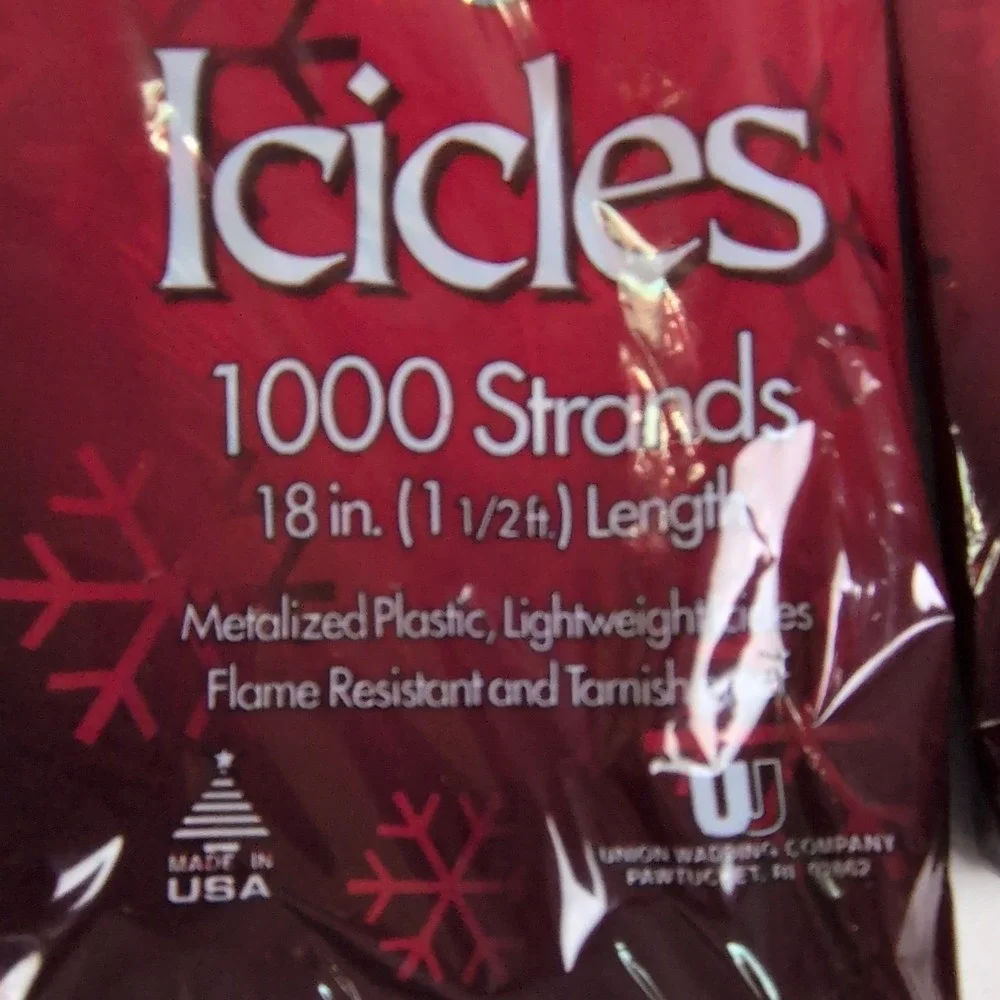Union Wadding Company Icicles 1000 Strands Silver Metalized Plastic Garland